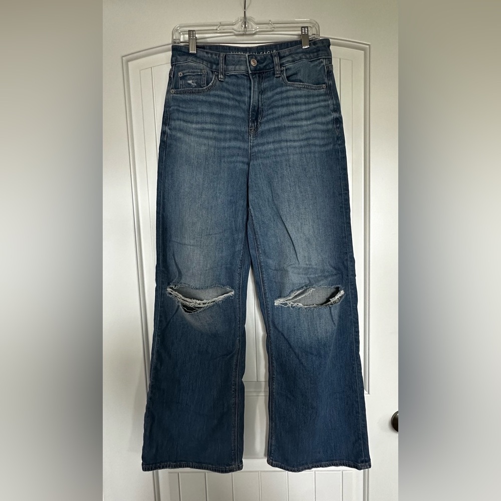 Size 4 American Eagle Super High Rise Baggy Wide Leg Jean